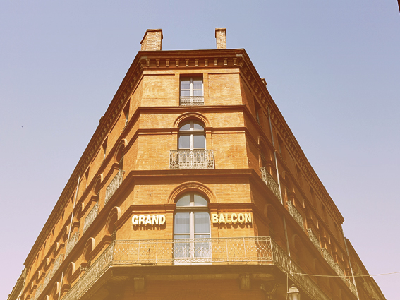 Im Zentrum der rosaroten Stadt: das Hotel le Grand Balcon, Toulouse. (c) Michael Pohl