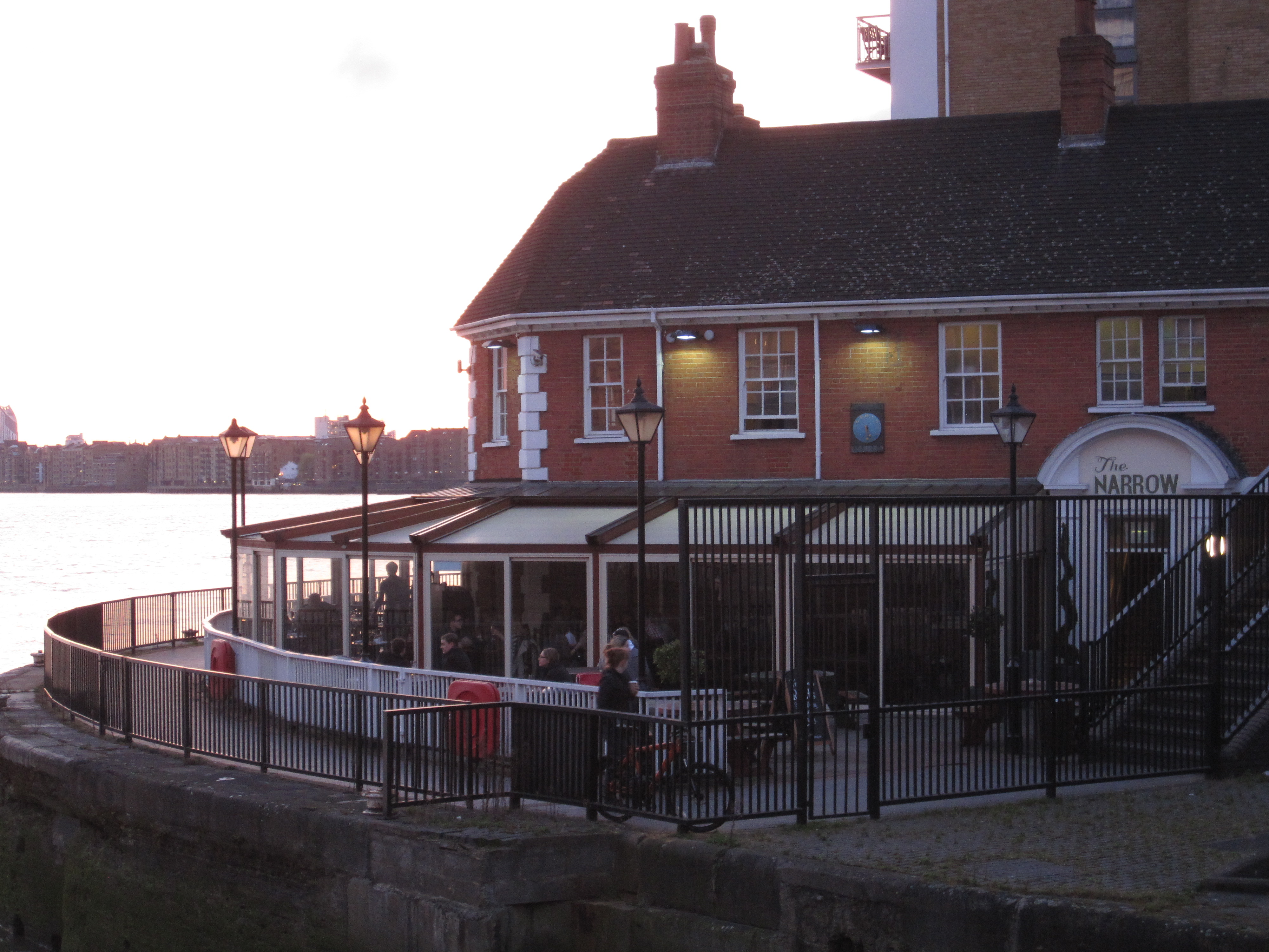 London: Mit dem Pint durch die Docklands