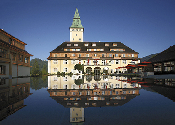 Prachtbau südlich von München: Schloss Elmau. (c) LHW