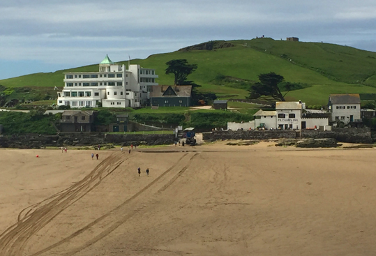 Wie ein Teil eines Ozeandampfers, getrandet auf einer Insel: Das Burgh Island Hotel in Devon. (c) Pohl